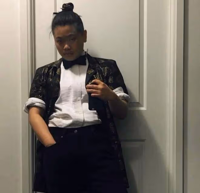 畢福劍女兒近況曝光，26歲畢凌從事藝術工作，造型多變特立獨行