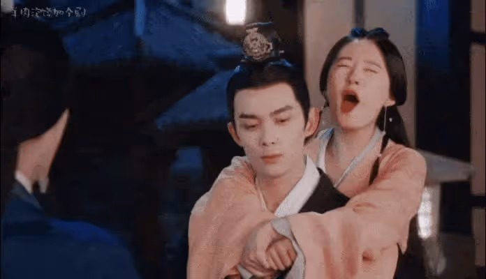 大瓜！95後清純女星拍一部劇睡一個男主？媽媽在現場看都看不住