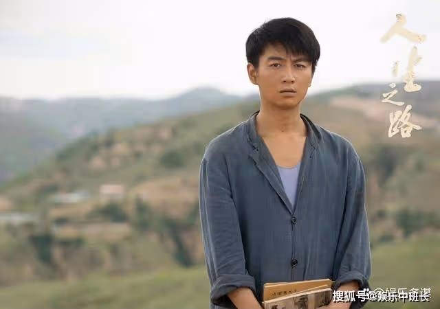 《人生之路》高加林拋棄劉巧珍去上海，黃亞萍趁虛而入兩人訂婚
