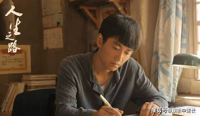 《人生之路》高加林拋棄劉巧珍去上海，黃亞萍趁虛而入兩人訂婚