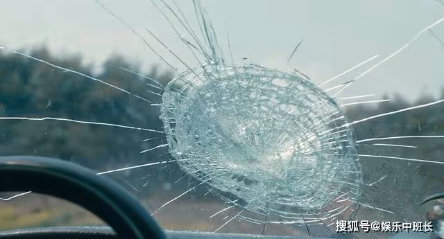 《他是誰》聶小雨是死是活？拿著斧頭的男人，恐是聶家的救星