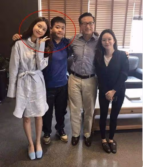 張大奕近照笑得放肆,有了新男友後狀態很好,網友說這就對了