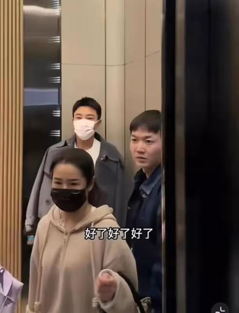 賈乃亮住酒店引發爭議，乘電梯拒載其他房客，助理快速關上電梯門