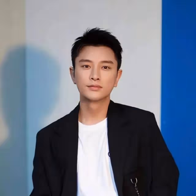 賈乃亮住酒店引發爭議，乘電梯拒載其他房客，助理快速關上電梯門