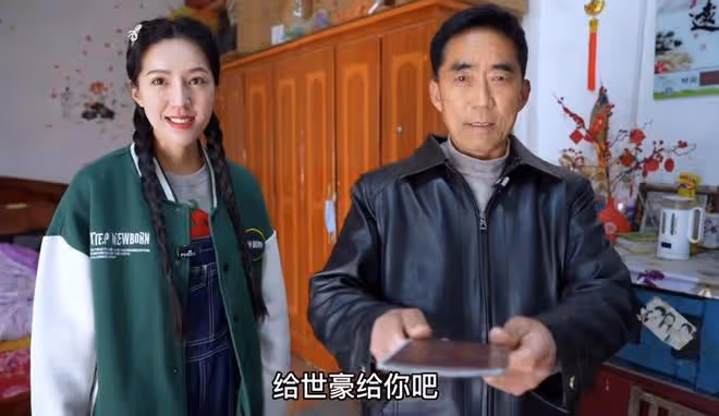 千萬網紅麥小登領證結婚!與青梅竹馬甜蜜親吻,披白紗滿臉幸福