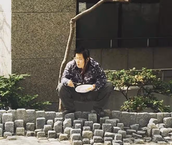 畢福劍女兒長居國外曝近照!爆炸頭身材壯碩,撞臉張嘎似女漢子