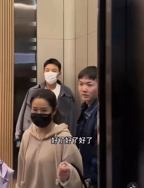 賈乃亮住酒店耍大牌,獨自乘電梯拒載其他人,揮手禁止他人靠近