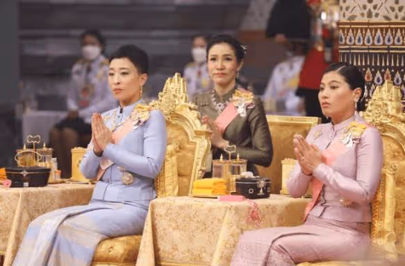 泰王給了思蕊梵新任務，要公主為詩妮娜撐腰，貴妃的好運來了