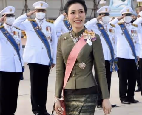 泰王給了思蕊梵新任務，要公主為詩妮娜撐腰，貴妃的好運來了