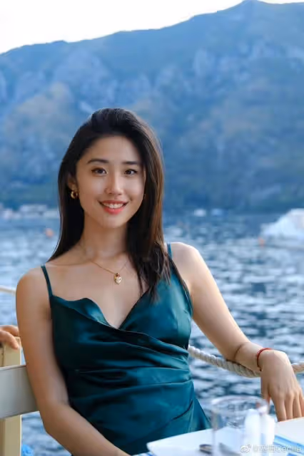 嫵媚女神賽茜,多金有顏值還比一般人努力,最終成牛津風雲人物