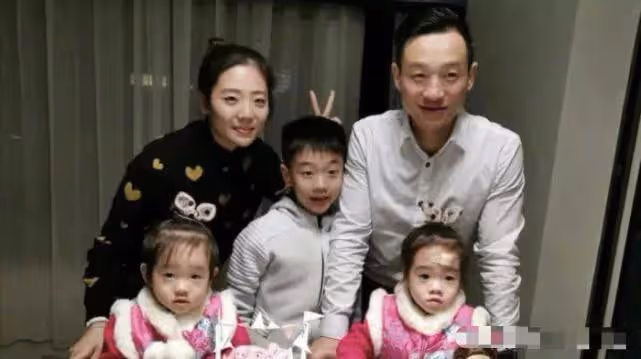 坐等離婚!奧運冠軍楊威抱怨日子沒法過,婚後每月工資上交仍被批。兩人已經攜手走過15年的時光,要破滅了嗎?