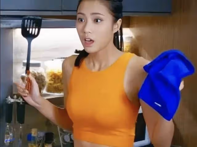 TVB知名女星新劇秀豐滿身材，多次穿緊身背心，演技被批太做作