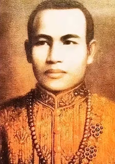 兒子智商低下女兒病危,泰國國王瑪哈被咒「十世而亡」要應驗了?
