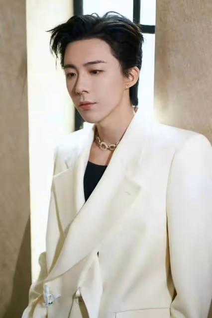 狗仔爆料劉宇寧已婚有娃後續，表示還有大瓜，網友喊話不要賣關子