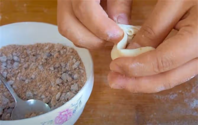 誰吃誰愛的燙麵糖餅，教你速成做法，個個鼓泡流糖心，涼了不硬
