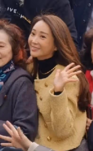 雷佳音參加上戲校友會,美女老婆青春靚麗太吸睛,孫藝洲夫婦露面