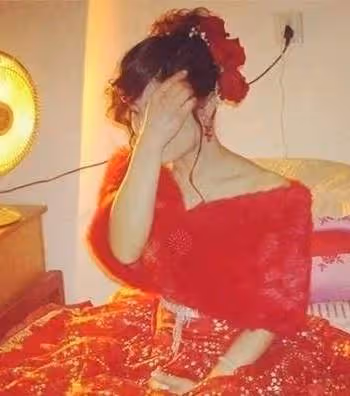 交往時不讓碰!我花500萬娶到「保守美嬌妻」 新婚夜看見「老婆的身體」我嚇得跌落床!