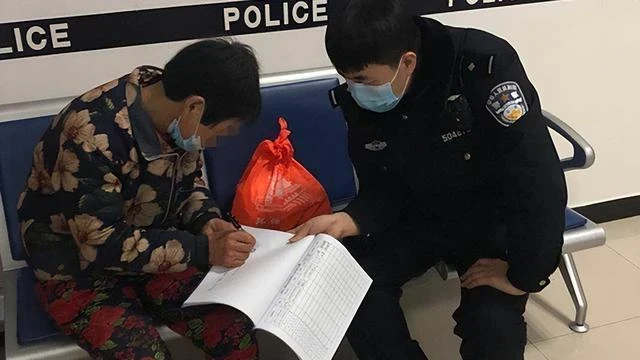 小舅子請吃飯，結帳時丈母娘讓女兒買單，女婿：我們離婚吧！