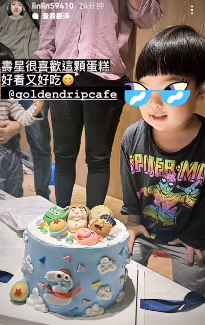 謝依霖曬生產視頻為3歲兒子慶生,她親自剪臍帶,疑因不舍花錢拒打無