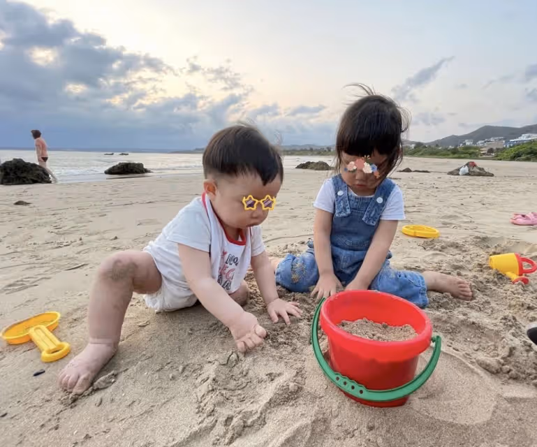 謝依霖曬生產視頻為3歲兒子慶生,她親自剪臍帶,疑因不舍花錢拒打無