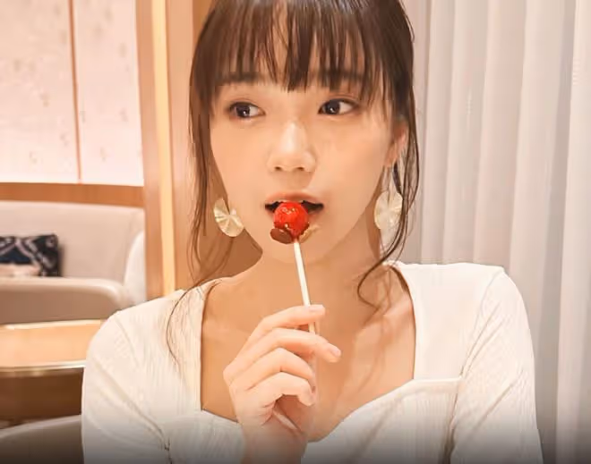 曝香港知名歌手婚內出軌,小18女星小三上位後秀恩愛,被批心機重