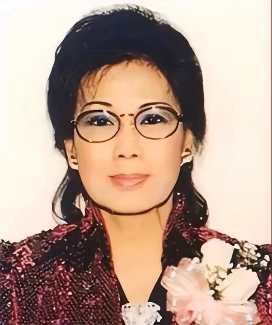 離婚帶孩子仍再嫁豪門,被霍英東獨寵52年的馮堅妮,並不簡單