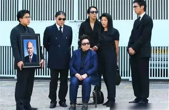 離婚帶孩子仍再嫁豪門，被霍英東獨寵52年的馮堅妮，並不簡單