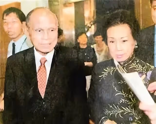 離婚帶孩子仍再嫁豪門，被霍英東獨寵52年的馮堅妮，並不簡單