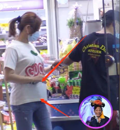 宋小寶攜二婚嬌妻逛超市,女方小腹突出疑懷孕,穿3000一件T恤
