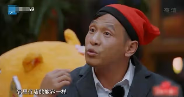 宋小寶攜二婚嬌妻逛超市，女方小腹突出疑懷孕，穿3000一件T恤