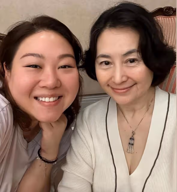 60歲何超瓊不言退休計劃,為旅遊業做貢獻,獲得坦尚尼亞大使稱讚