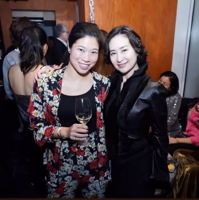 60歲何超瓊不言退休計劃,為旅遊業做貢獻,獲得坦尚尼亞大使稱讚