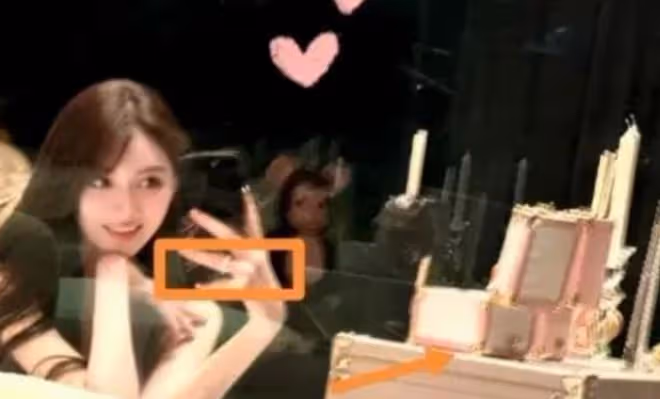 黃曉明疑帶葉珂玩滑板,滿眼寵溺像家長,女方路透照比楊穎好看