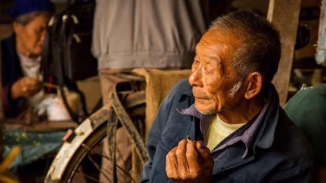 「爸 要我生孩子可以 你先給我一百萬」「生孩子和錢有關係嗎」