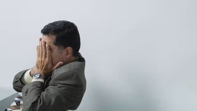 「我弟遇到困難 我家三套房 把我陪嫁的那套房給他住吧」「休想」