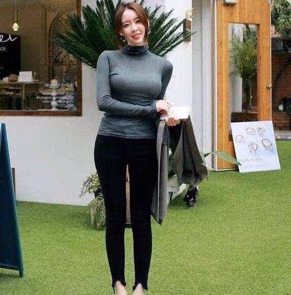 時尚穿搭：擁有小蠻腰的打底褲美女，散發出女神氣質！