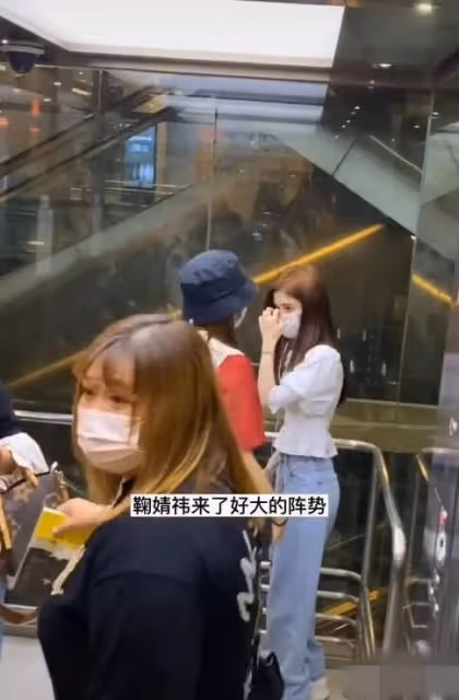 賈乃亮被曝耍大牌乘坐公共電梯拒載路人，本人揮手禁止他人靠近口碑碎一地