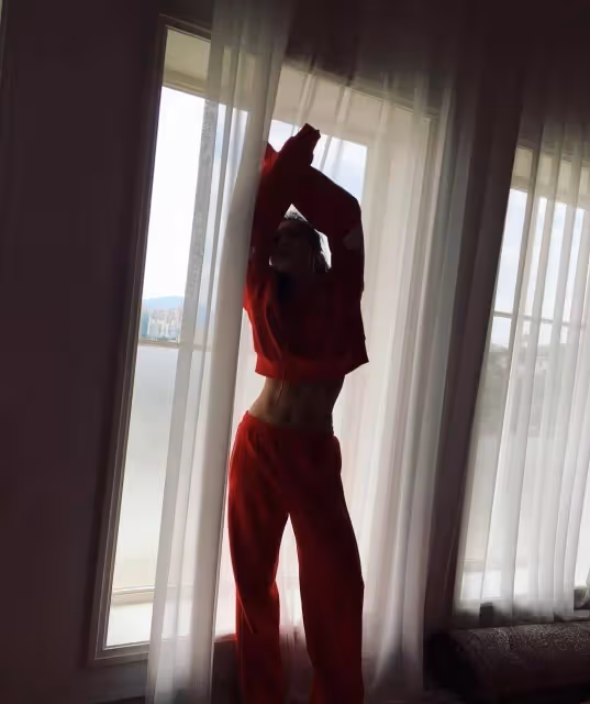 韓國「性感小野馬」，35C配23英寸小蠻腰，這身材到底有多正？
