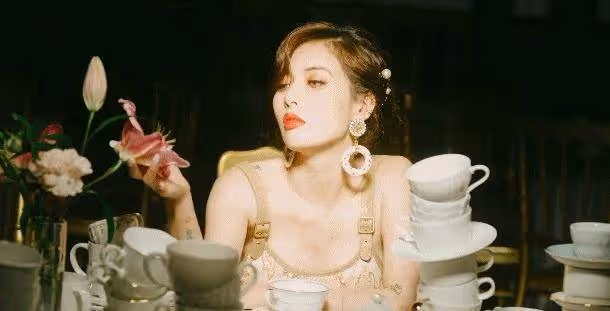 韓國「性感小野馬」，35C配23英寸小蠻腰，這身材到底有多正？