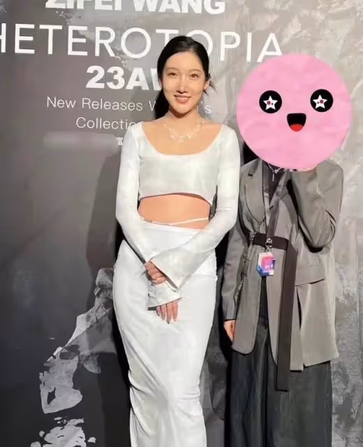 20歲都美竹被曝活動生圖,與精修圖判若兩人,網友:科技與狠活
