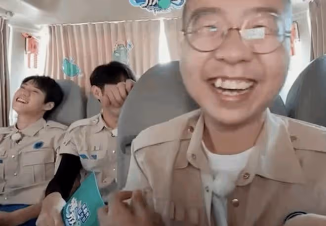 李榮浩夫婦被偶遇,楊丞琳在高鐵站台與老公吻別,甜蜜堪比偶像劇