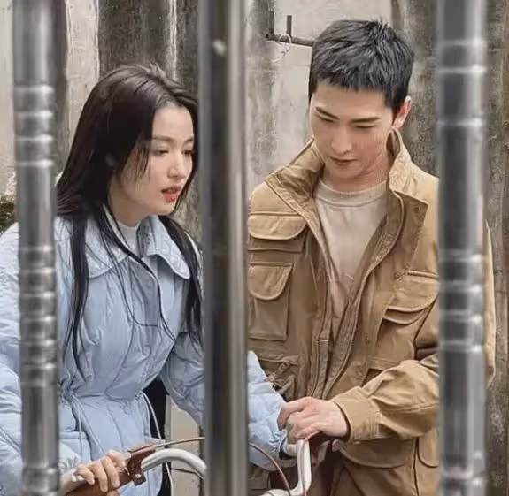 楊洋王楚然被曝戀情，海邊熱吻被偶遇，更多細節曝光！