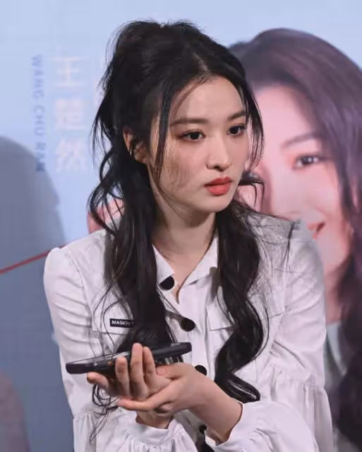 楊洋王楚然被曝戀情，海邊熱吻被偶遇，更多細節曝光！