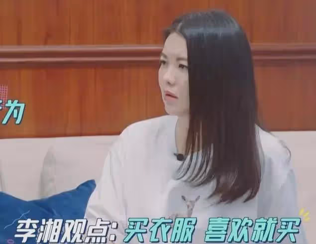 王詩齡休假11天返校,提3萬包包現身機場,王岳倫穿700元鞋子護送