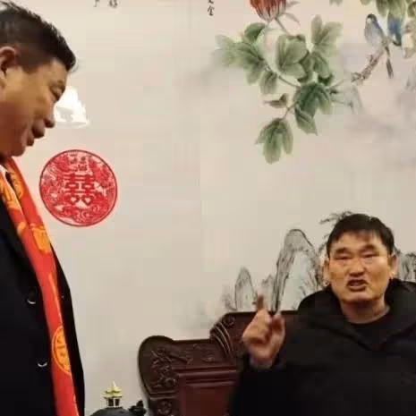 27日朱之文商演和女歌手合唱,結束後女歌手跟隨大衣哥回家做客
