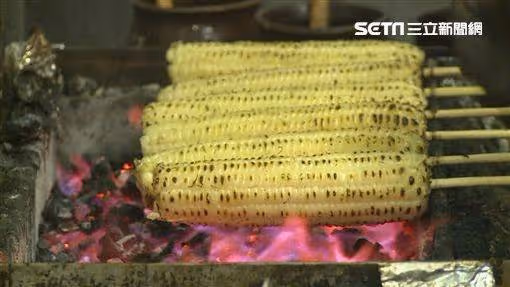 台灣人情味！孝子買烤玉米「跟媽各吃一半就好」回家後「打開紙袋」忍不住哭了：老闆謝謝你...
