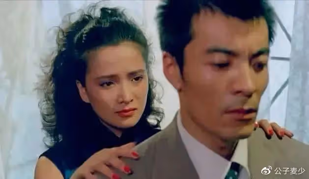 她不顧一切嫁給3婚的許亞軍,兒子2歲時又離婚,如今過得怎樣了?