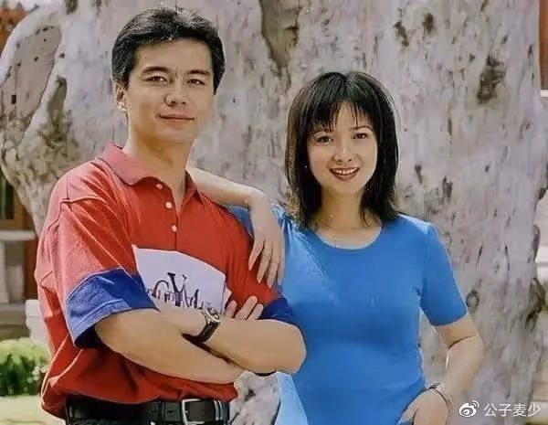 她不顧一切嫁給3婚的許亞軍,兒子2歲時又離婚,如今過得怎樣了?