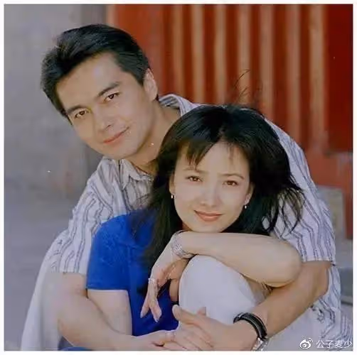 她不顧一切嫁給3婚的許亞軍,兒子2歲時又離婚,如今過得怎樣了?