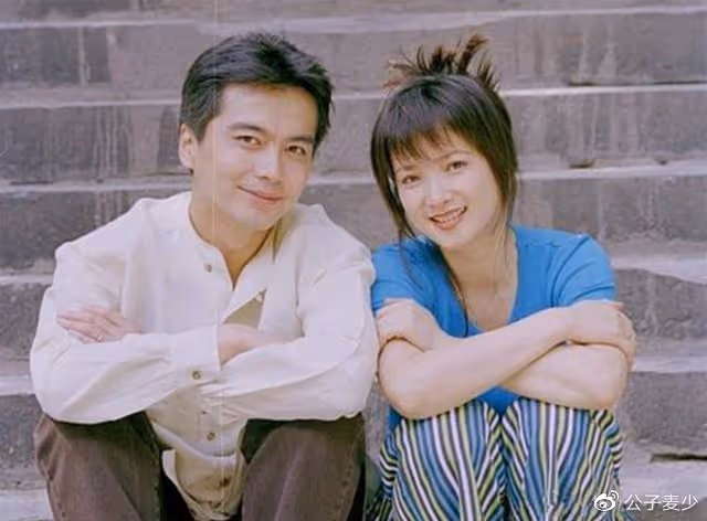 她不顧一切嫁給3婚的許亞軍,兒子2歲時又離婚,如今過得怎樣了?